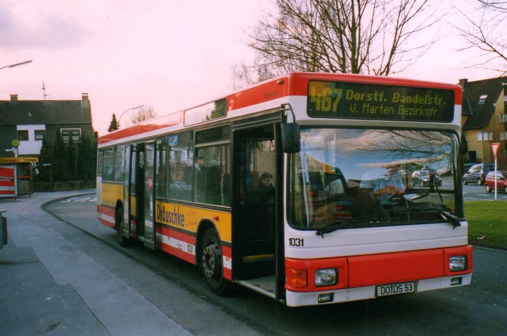 DSW 1031, ein MAN NL202, aufgenommen im Mrz 2002 an der Haltestelle Oespel Schleife in Dortmund.