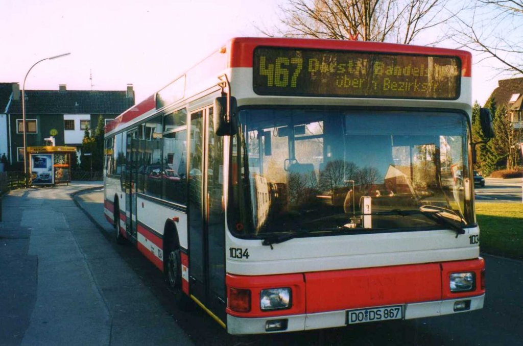 DSW 1034, ein MAN NL202, aufgenommen im Februar 2002 an der Haltestelle Oespel Schleife in Dortmund.