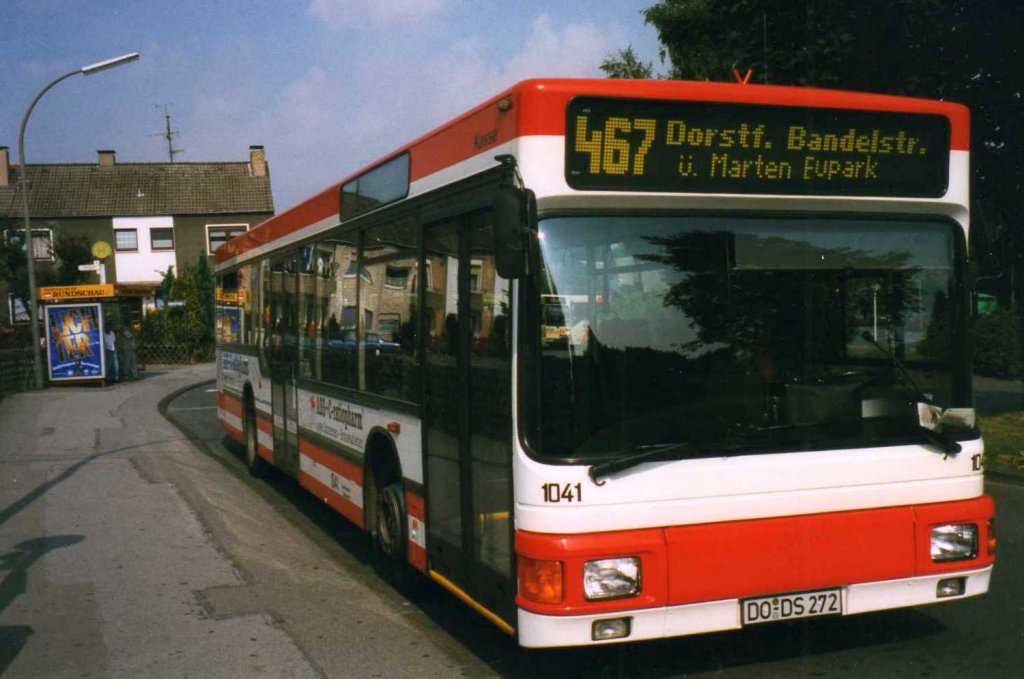 DSW 1041, ein MAN NL202, aufgenommen im Juli 1999 an der Haltestelle Oespel Schleife in Dortmund.