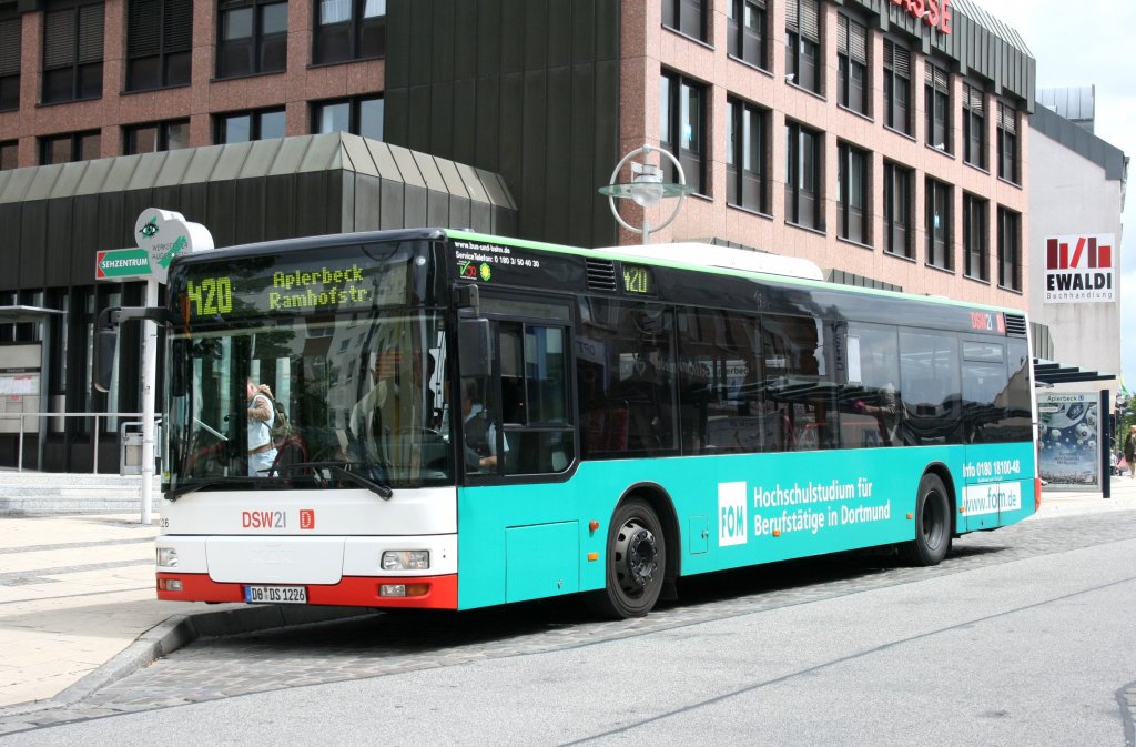 DSW 1226 (DO DS 1226) mit Werbung fr FOM.
Dortmund Aplerbeck U, 19.6.2010.