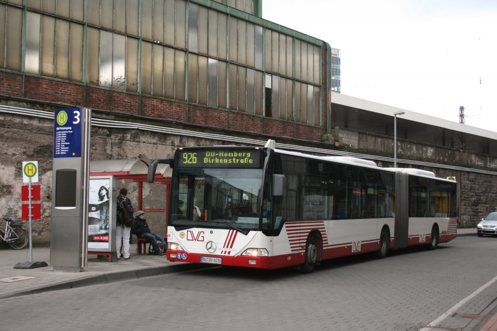 DVG 606 (DU DV 6010) mit der Linie 926 am Duisburg HBF Osteingang.
20.2.2010