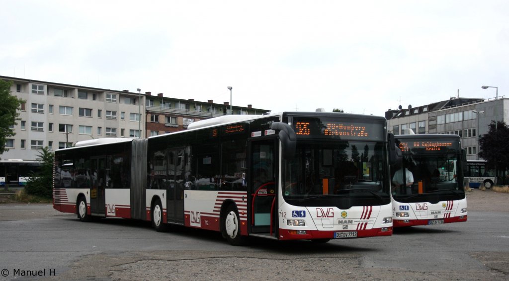 DVG 712 (DU DV 7712).
Zur Loveparade wurde der gesamte Busverkehr vom HBF zur Steinische Gasse verlegt.
Dort begannen und endeten die Buslinien.
Duisburg Steinische Gasse, 24.7.2010.