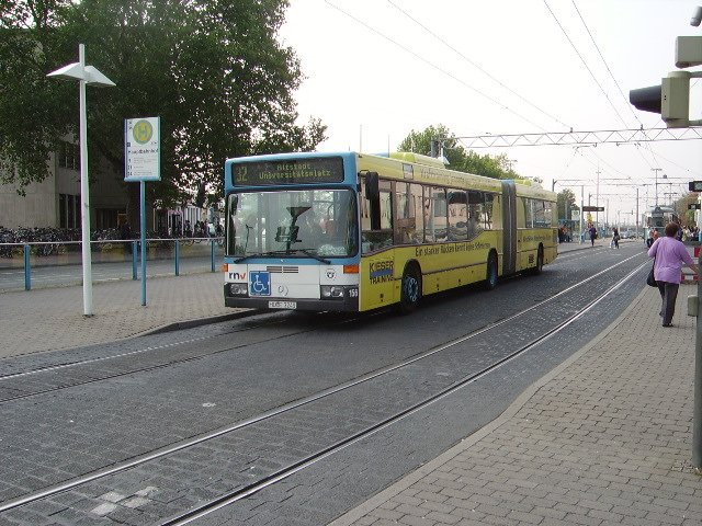 Ein lterer Mecedes G des RNV in Heidelberg am Hauptbahnhof.