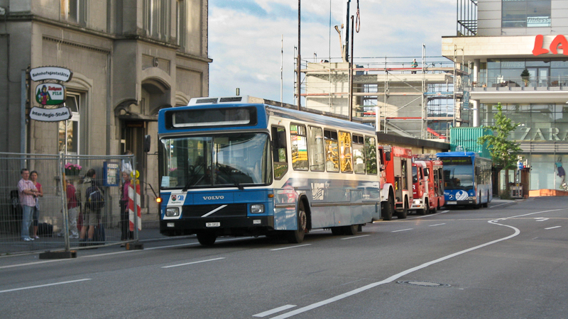 Ein alter Volvo wurde am 14. August 2009 als kurzfristiger Bahnersatz zwischen Konstanz und Kreuzlingen eingesetzt. Die Aufnahme entstand am Bahnhof Konstanz.