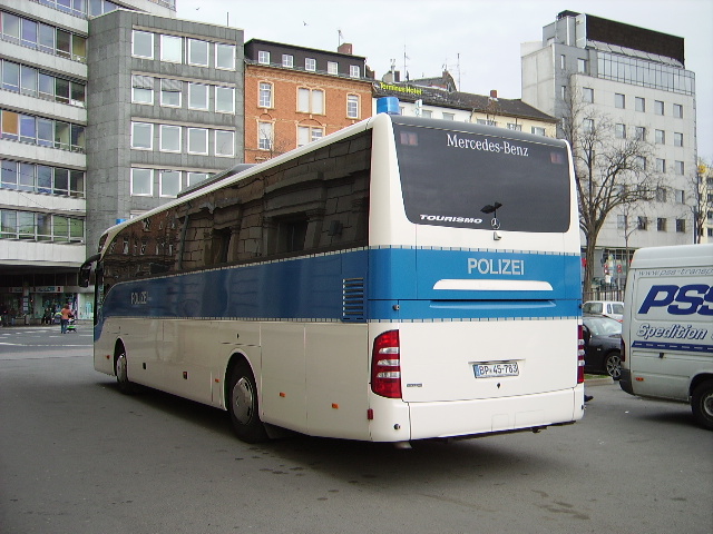 Ein Bundespolizei Mercedes Benz Tourismo in Mainz Hbf am 13.03.11 wegen den Bundesliga Spiel Mainz 05 vs. Bayer 04 Leverkusen 