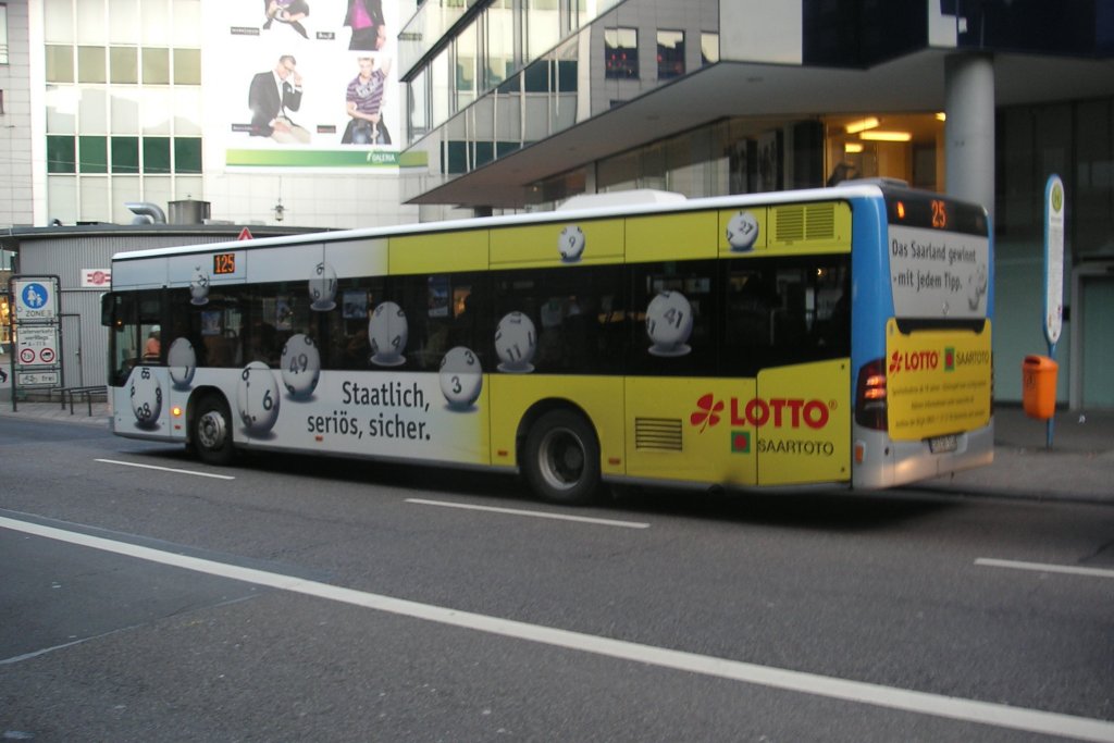 Ein Citaro-Bus von Saarbahn und Bus an der Haltestelle Korns Eck in Saarbrcken. Die Aufnahme des Fotos war am 05.03.2010.