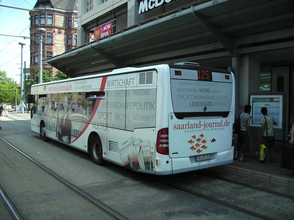 Ein Citaro Bus der seit wenigen Tagen eine neue Werbung fr das Saarland Journal trgt. Die Aufnahme des Foto war am 02.07.2010.
