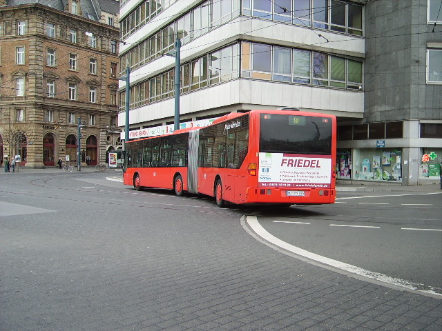 Ein DB Rhein Nahe Bus Citaro G in Mainz Hbf am 13.03.11