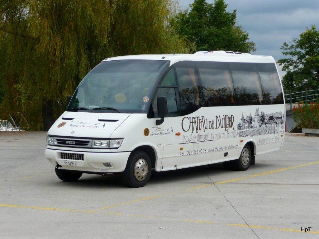 Ein IVECO Kleinbus in Biel am 25.09.2010