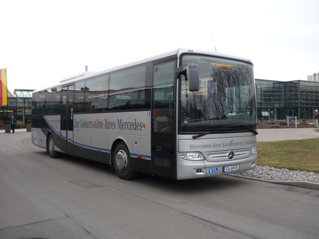 Ein MB-Integro steht am Kundenzentrum  von Merceder-Benz in Sindelfingen. AM 10.02.2011.