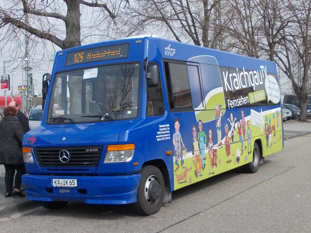 Ein Mercedes-Benz O 818 vom Ubstadter Busunternehmen Kahle als Linie 125
am Bahnhof Bruchsal (04.04.13)