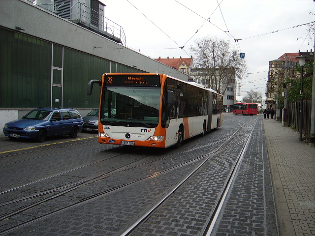 Ein neuer RNV Bus am 19.11.10 in Heidelberg. 