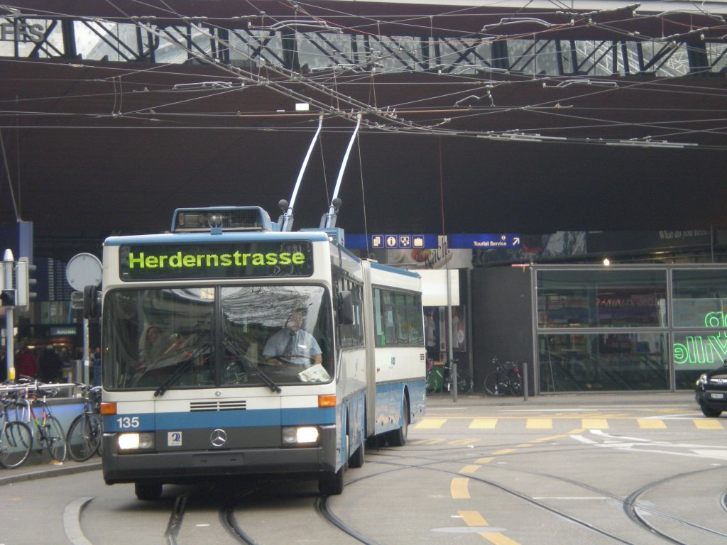 Ein O405GTZ am Hauptbahnhof in Zrich. Fotografiert am 18.11.2010 um 09:36 Uhr. 
