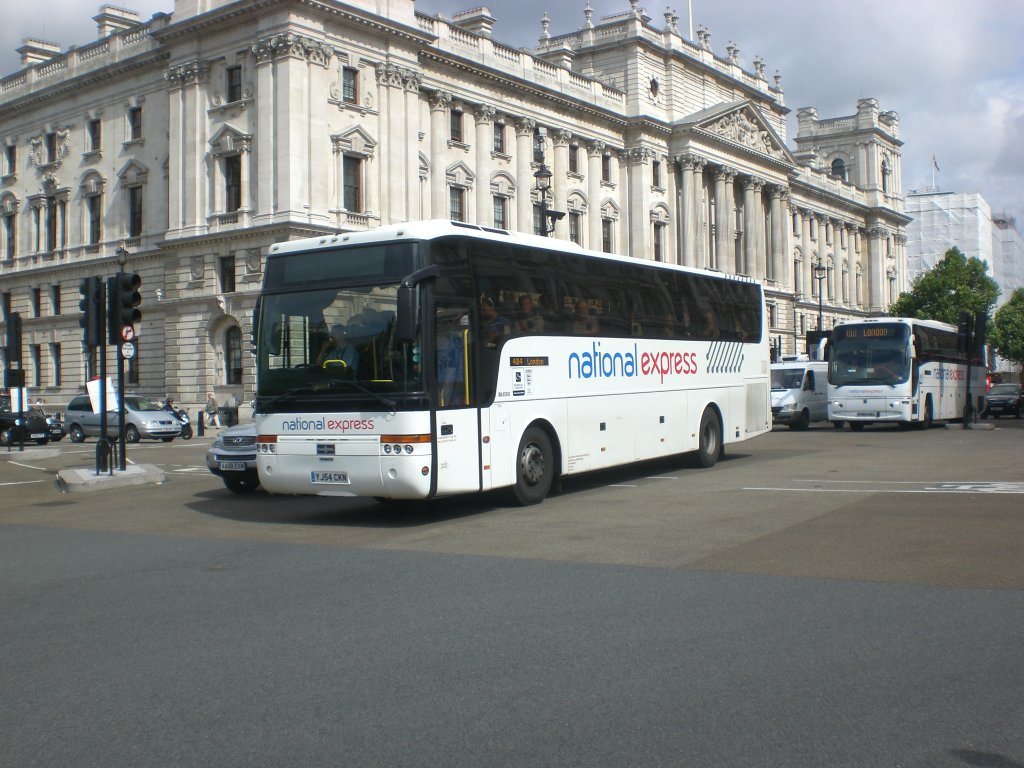 Ein Reisebus nahe der Westminster Bridge.