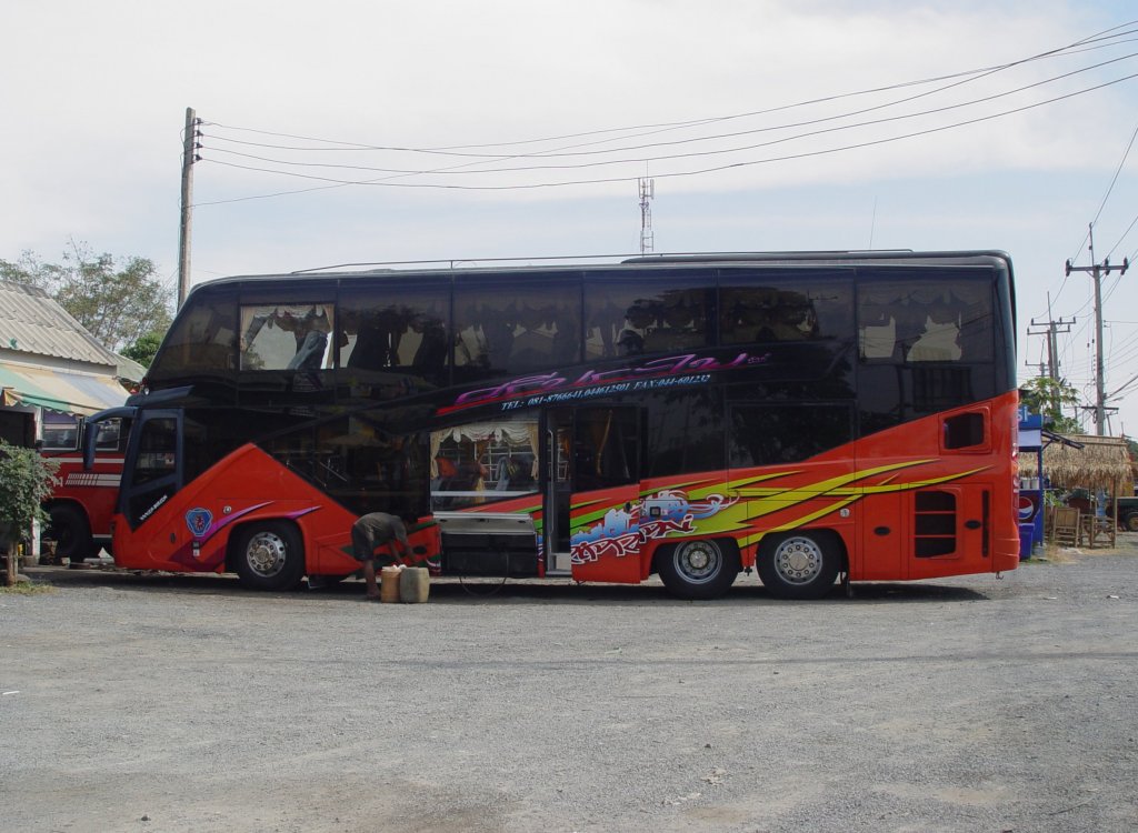 Ein Scania-Bus am 20.01.2011 in der Stadt Buri Ram im Nordosten Thailands