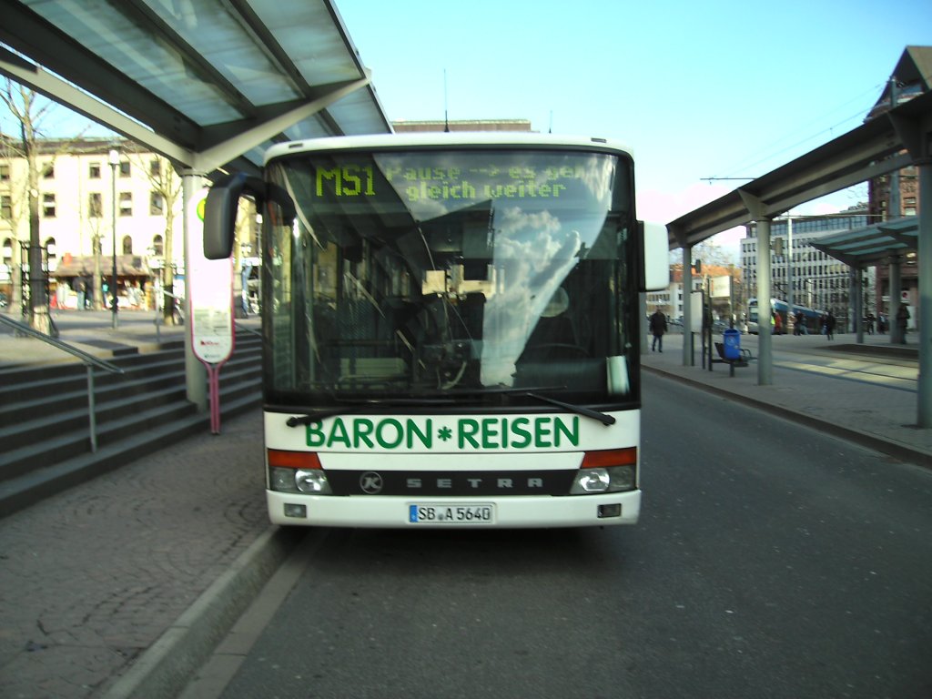 Ein Setra-Bus der Firma Baron Reisen am Hauptbahnhof in Saarbrcken. Die Aufnahme des Fotos war am 05.03.2010.