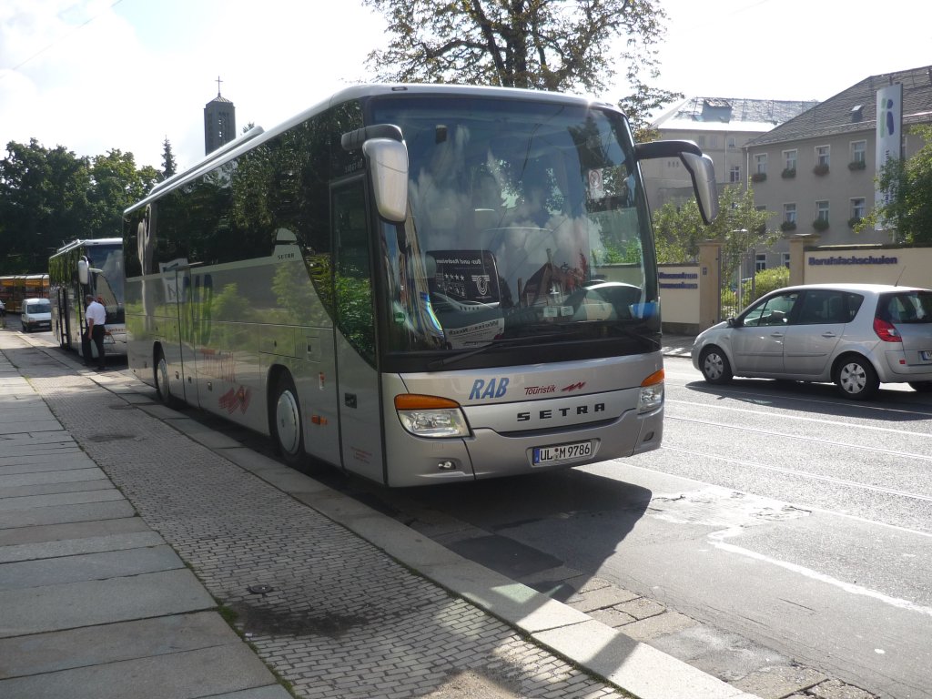 Ein Setra S 415 GT/HD in Dresden der Fa. RAB aus Ulm