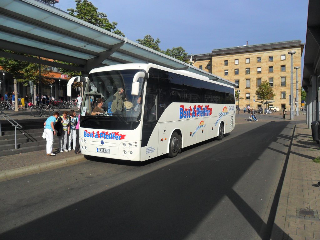 Ein Temsa Reisebus der Firma Bast und Pfeffer am Hauptbahnhof in Saarbrcken. Aufgenommen habe ich das Bild im August 2012.
