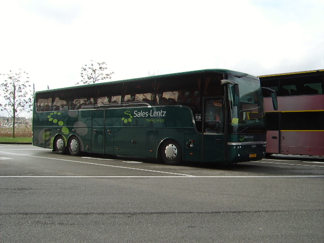 Ein Van Hool Reisebus aus Holland bei der Messe Karlsruhe am 15.01.11