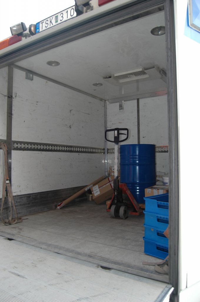 Ein Volvo �berlandlinienbus, der auch Postgut und kleines St�ckgut bef�rdert.