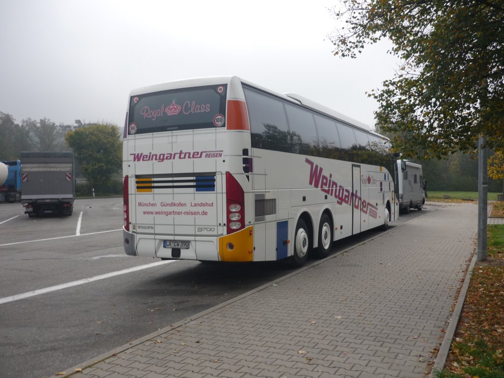Ein Volvo von Weingartner aus Landshut macht eine Pause auf der Rasttte Schnbuch auf der A 81 Richtung Singen.