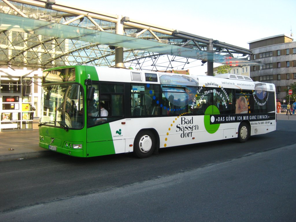 Ein weiterer Kontakt mit einem Volvo-Bus bei den Stadtwerken Hamm: Wagen 3 wirbt fr den nahe gelegenen Kurort Bad Sassendorf. 