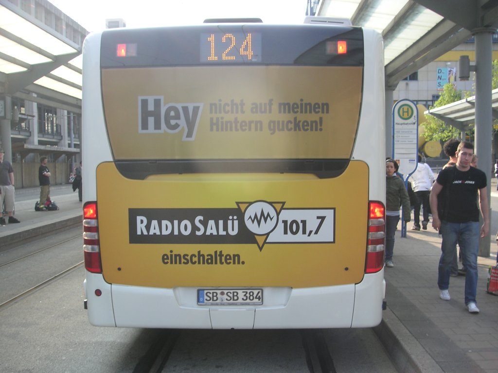 Einer der neuen Citaro Erdgas Gelenkbusse mit Werbung des Privaten Radio. Der Sender heit Radio Sal und sendet sein Programm seit 31.12.1989 im Saarland. Das Foto habe ich am 19.04.2010 an der Haltestelle Saarbrcken Hauptbahnhof gemacht. 














