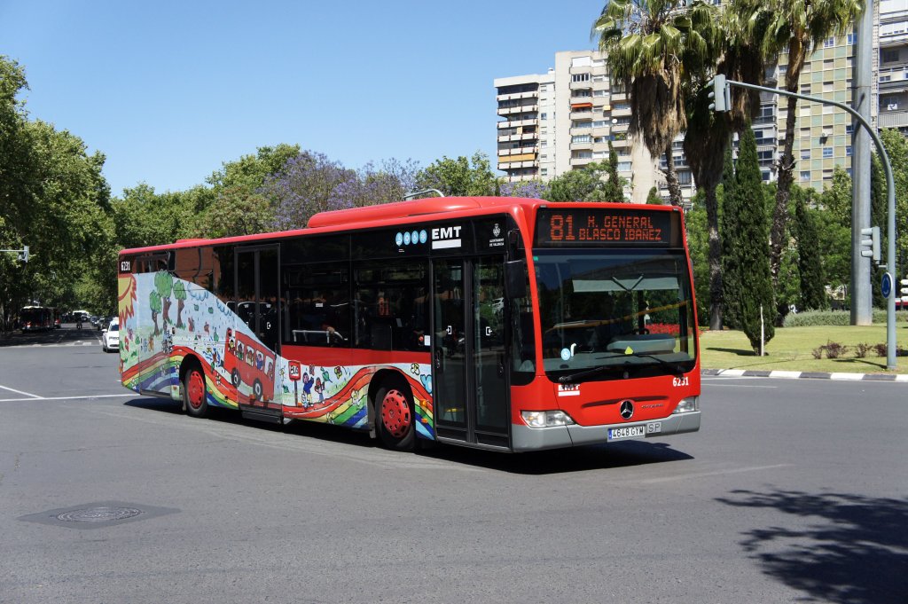 EMT Valencia (Stadtbus): Mercedes-Benz Citaro Facelift, Wagennummer 6231 mit Werbung befährt die Avinguda de Blasco Ibáñez. Aufgenommen im Mai 2013. 