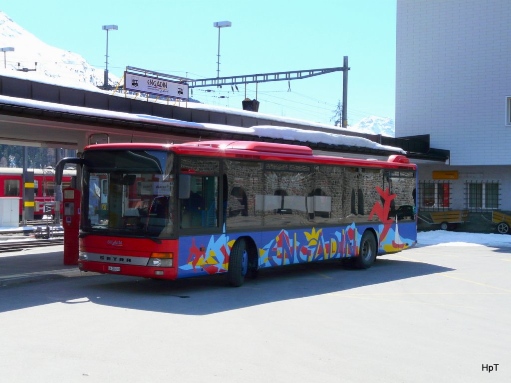 Engadin Bus - Setra S 315 NF  GR 100108 beim Bahnhof St.Moritz am 07.04.2010