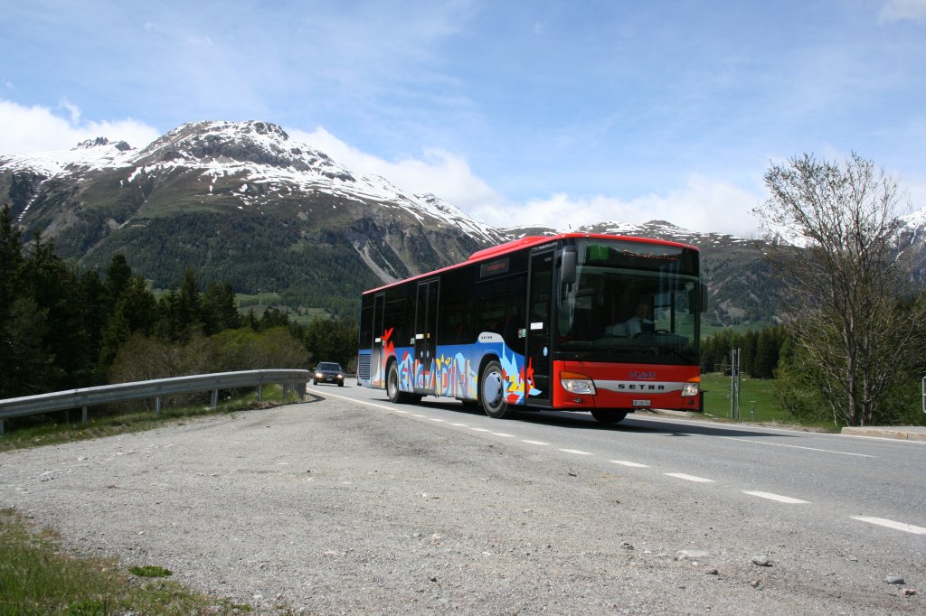 EngadinBus, St. Moritz Bad, GR 100'104 (Setra 415NF, 2009) am 3.6.2010 unterwegs bei Punt Muragl. 