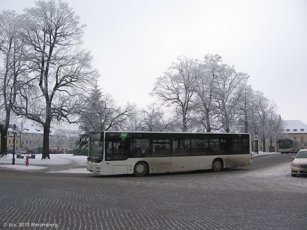 Erste MAN N313 bei RVE, Standort Marienberg auf der Linie 490 aus Annaberg-Buchholz nach Marienberg in Marienberg, Markt.