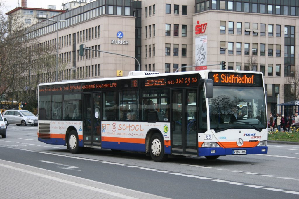 ESWE Verkehr 65 (WI GU 365) macht Werbung fr die Nachhilfe Fit @ School.
Aufgenommen am HBF Wiebaden, 10.4.2010.