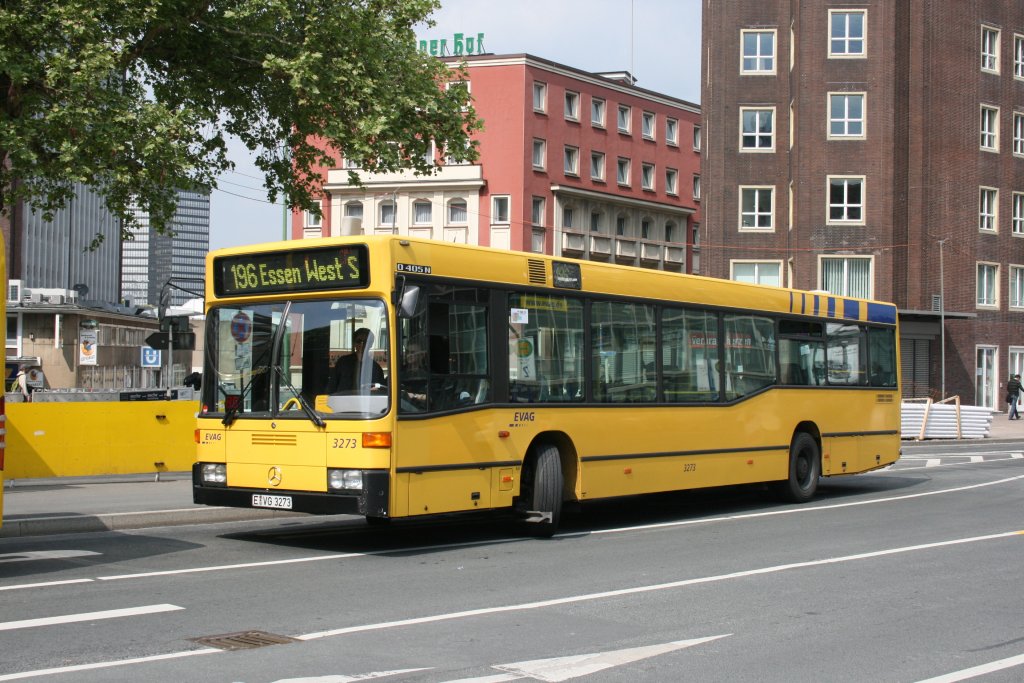 EVAG 3273 (E VG 3273) steht hier am HBF Essen mit der Linie 196.
21.5.2010
