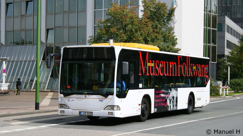 EVAG 3405 (E VG 3405) mit Werbung fr Das Museum Folkwang.
Aufgenommen auf der Hollestr. 3.9.2010.
Immer am Wochende Fahren 2 dieser Werbebusse einen Kostenlosen Pendelverkehr vom HBF zum Museum Folkwang.