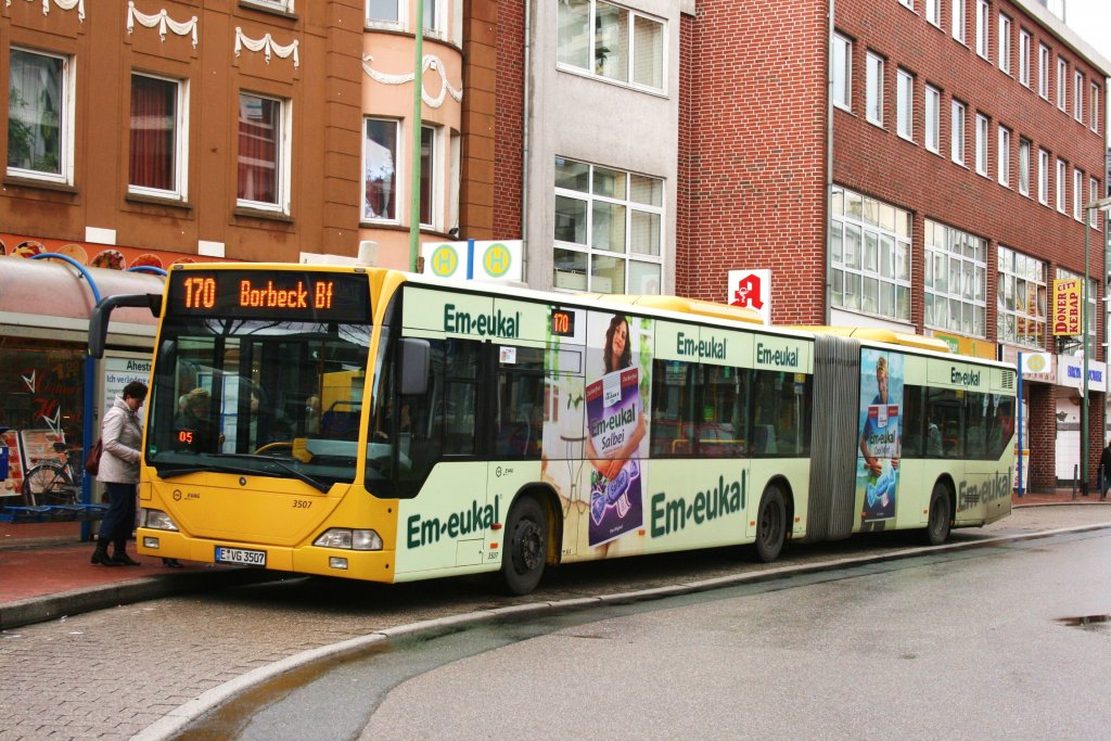 EVAG 3507 (E VG 3507) mit Werbung fr Em-eukal.
Aufgenommen mit der Linie 170 an der Ahestr. am 25.2.2010.