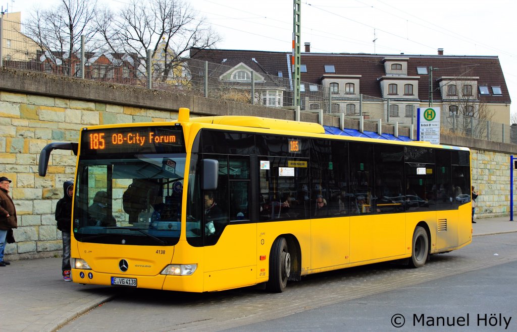 EVAG 4138.
Der Bus fhrt als Linie 185 nach Oberhausen.
Aufgenommen am Bahnhof Essen Borbeck, 3.2.2012.