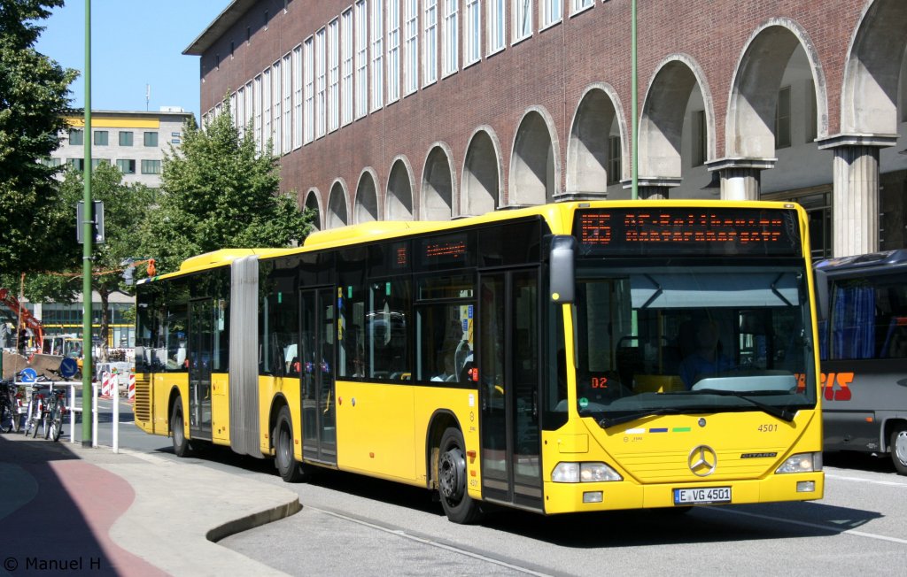 EVAG 4501 (E VG 4501).
Am 13.7.2010 kommt der Bus mit der Linie 155 am Haus der Technik vorbei.
