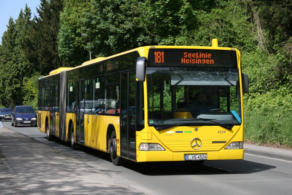EVAG 4521 (E VG 4521).
Hier ist der Bus mit der Linie 181 (See Linie) am Baldeneysee unterwegs.
16.5.2010