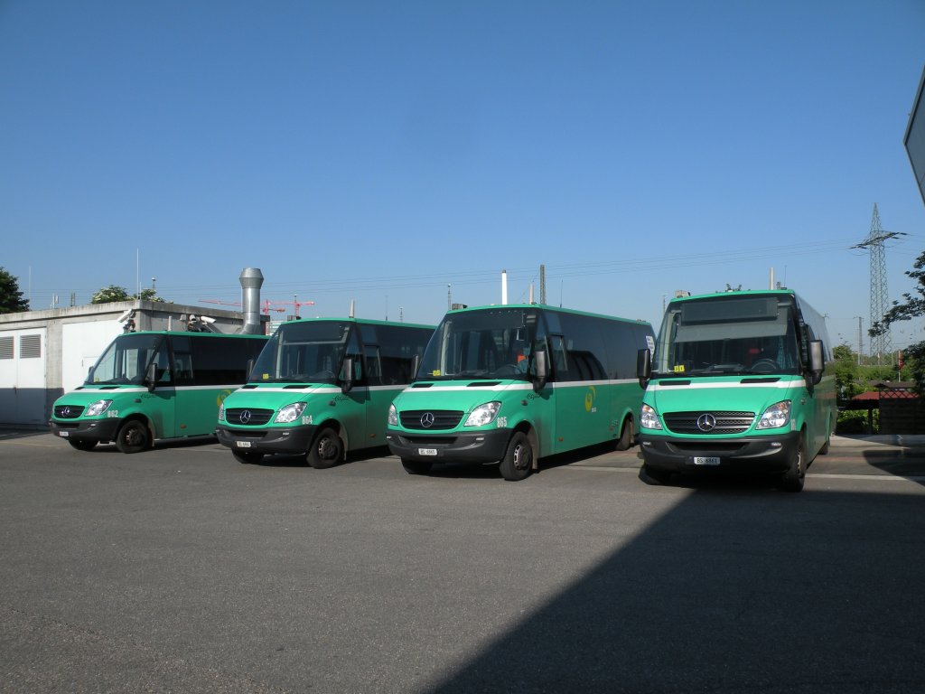 Fast die ganze Mercedes Kleinbus Flotte der BVB auf dem Hof der Garage Rankstrasse. Zu sehen sind die Busse 862, 864, 865 und 861. Die Aufnahme stammt vom 28.05.2012.