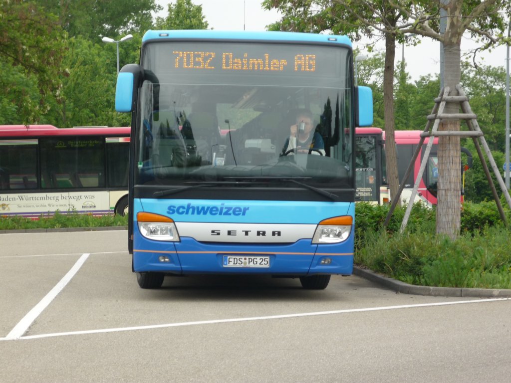 FDS-PG 25 im Daimler-Berufsverkehr in Sindelfingen.Am 02.06.2010.