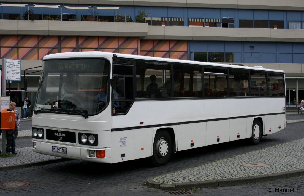 Fischer Omnibusbetrieb (HI HF 300).
Hildesheim HBF, 16.8.2010.
