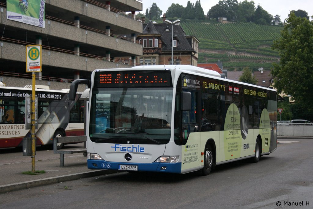 Fischle (ES N 205).
Der Bus wirbt fr Bora.
Aufgenommen am Bahnhof Esslingen, 17.8.2010.