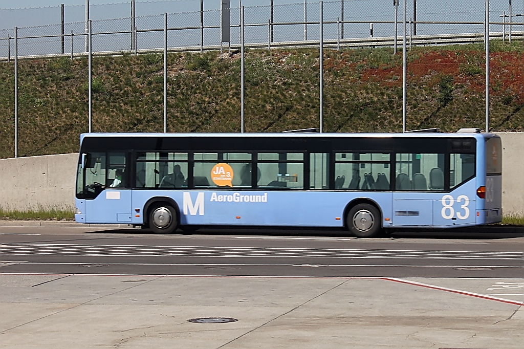 Flughafenbus auf dem Flughafen Mnchen, 28.4.12