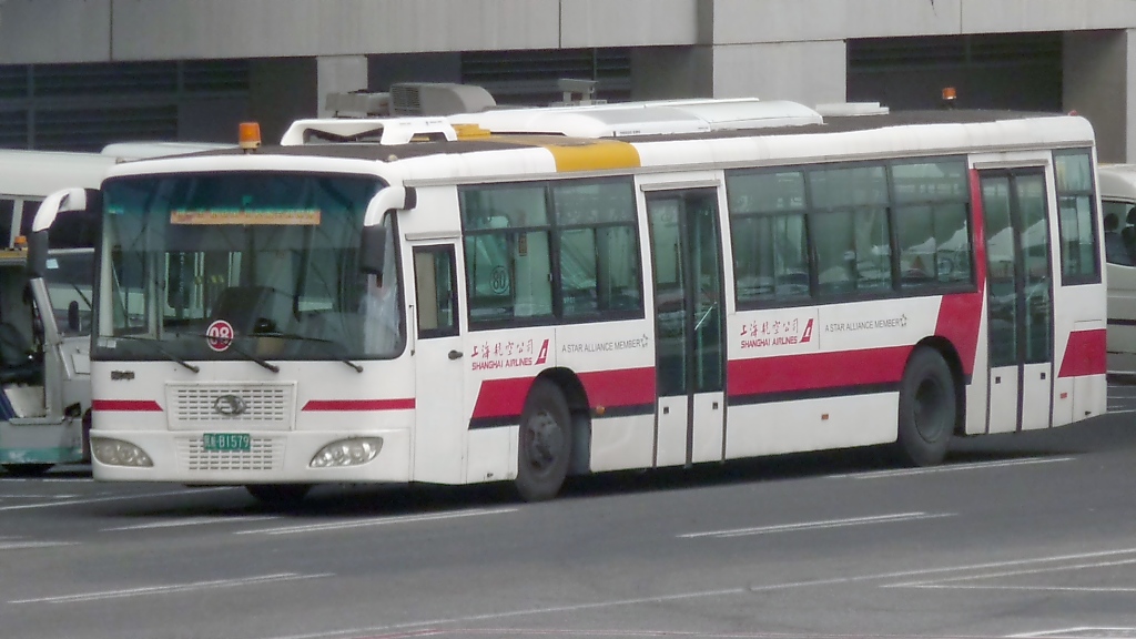 Flughafenbus der Shanghai Airlines in Pudong International (6.8.10)