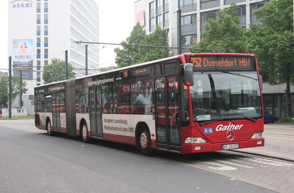 Gather 9261 (KR GA 157) steht hier am Pausenplatz am HBF Dsseldorf.
8.5.2010