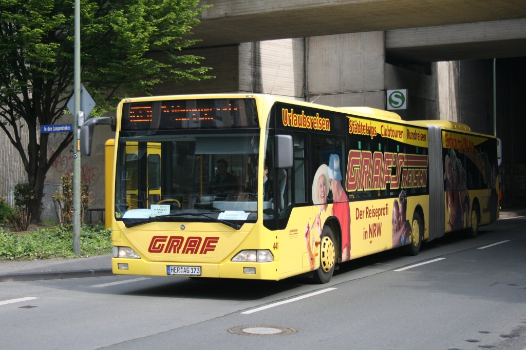 Graf Reisen 441 (HER AG 173) mit SEV zwischen Bochum und Dortmund fr die S-Bahn S1.
Aufgenommen am Bahnhof Langendreer.
15.5.2010