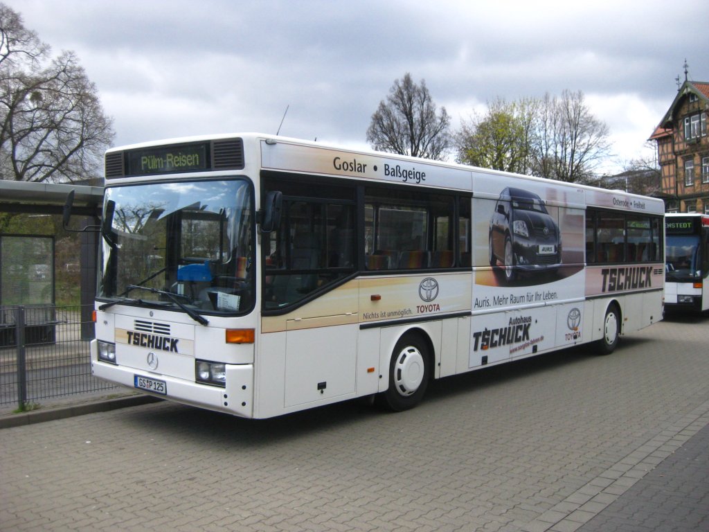 GS-P 125 des DB Stadtverkehr-Subunternehmers Plm Reisen (Seesen) mit Werbung fr das Autohaus Tschuck am 21.04.2010 am ZOB in Goslar.
