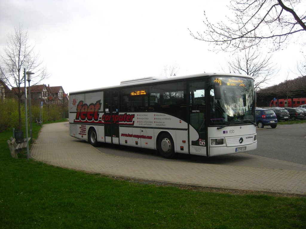 GS-RB 532 (Regionalbus Braunschweig GmbH) mit Werbung fr feet Computer im April 2010 am ZOB in Goslar.