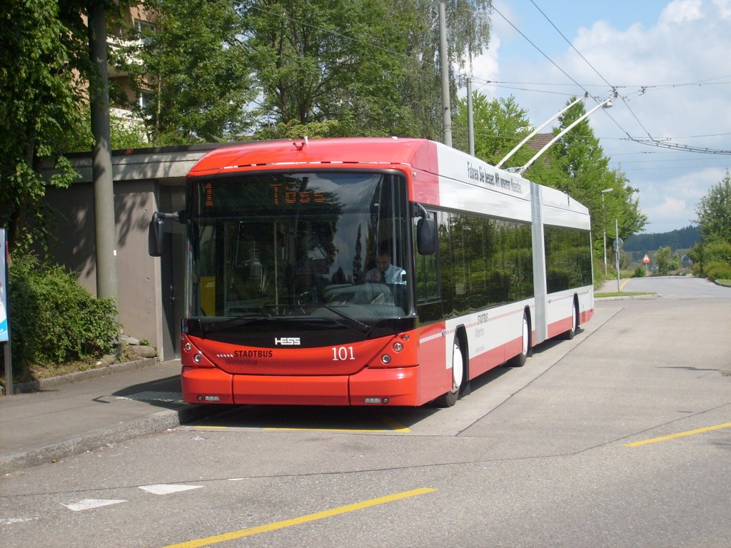 Hess-Gelenktrolleybus Nr. 101 an der Endstation Oberwinterthur am 22. Juni 2010. Diese Angaben gelten auch fr die 3 weiteren Bilder!