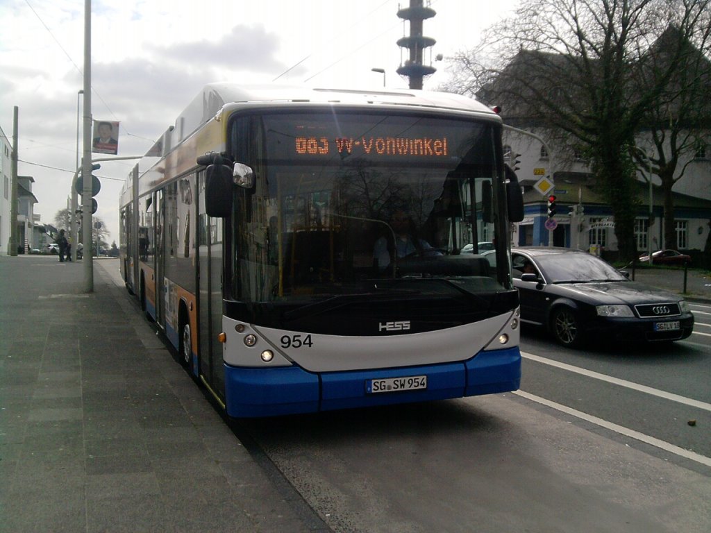 Hess Oberleitungsbus der SWS Solingen als Linie 683 nach Wuppertal Vohwinkeln.